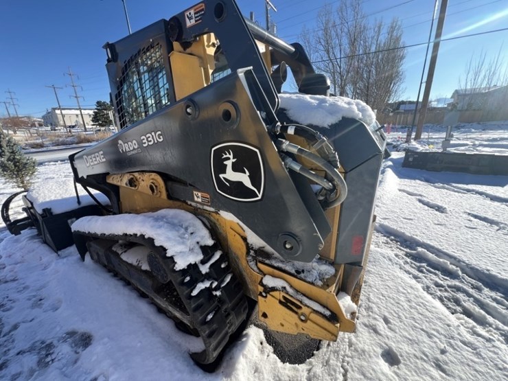 deere-331g-image-3