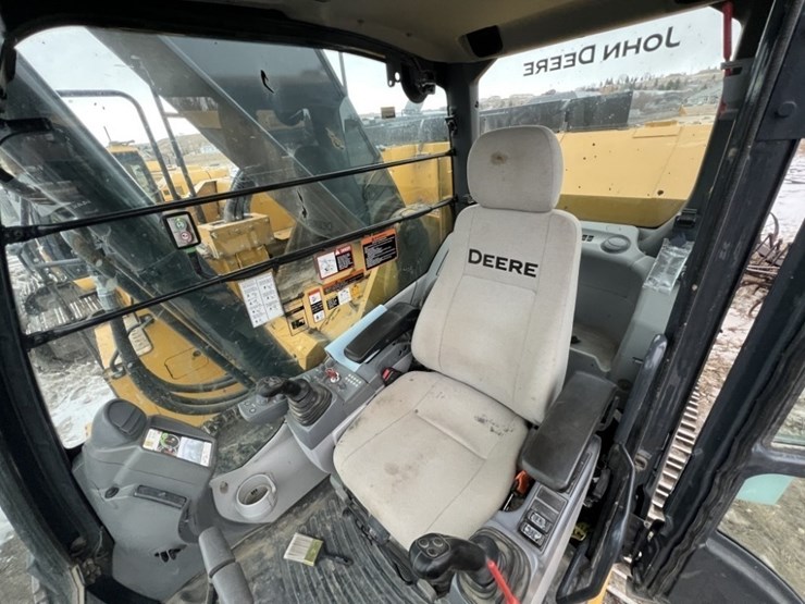 deere-345g-lc-image-27