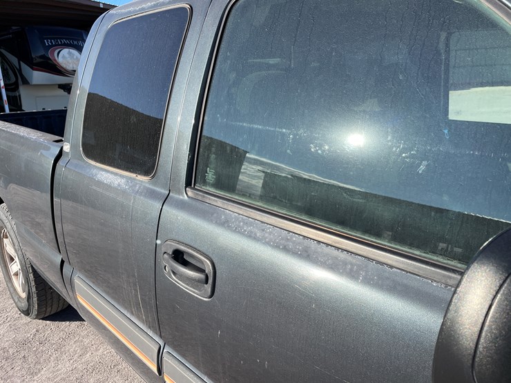 #5-•-2003-chevy-silverado-truck-(has-az-title)-image-31