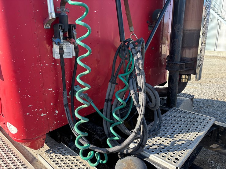 #1572-•-ih-day-cab-image-5