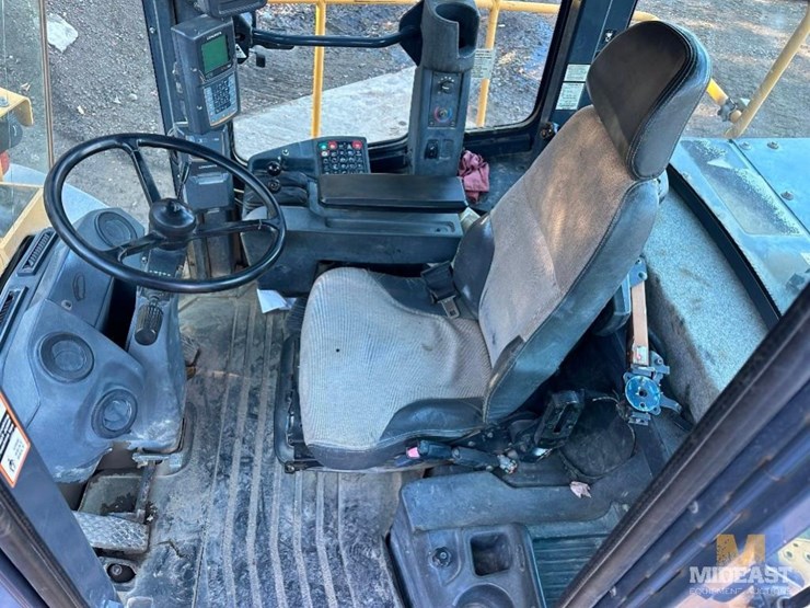 2012-deere-724k-image-24