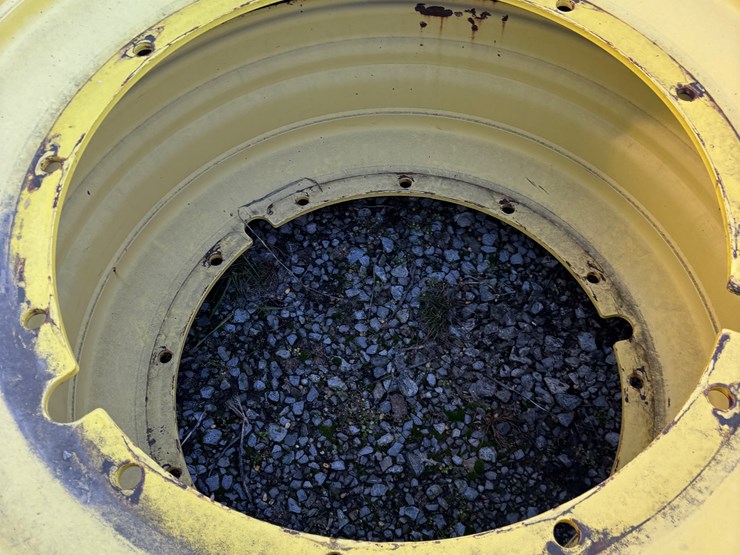 #1592-•-480/46-tires-and-rims-image-4