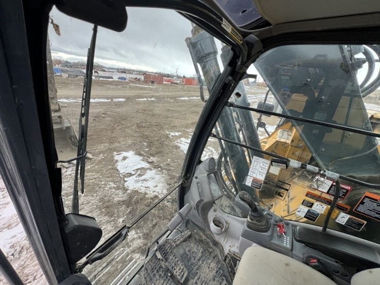 deere-245g-lc-image-21