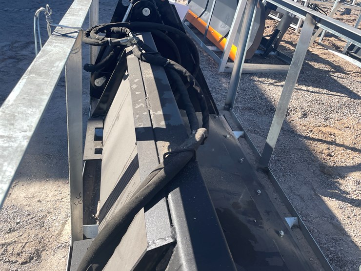 #252-•-40-in-1-combination-skid-steer-bucket-image-8