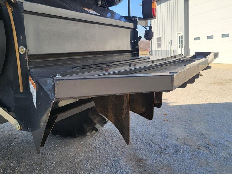 new-holland-cr9040-image-40