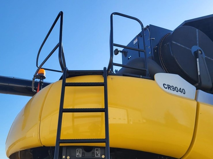 new-holland-cr9040-image-53