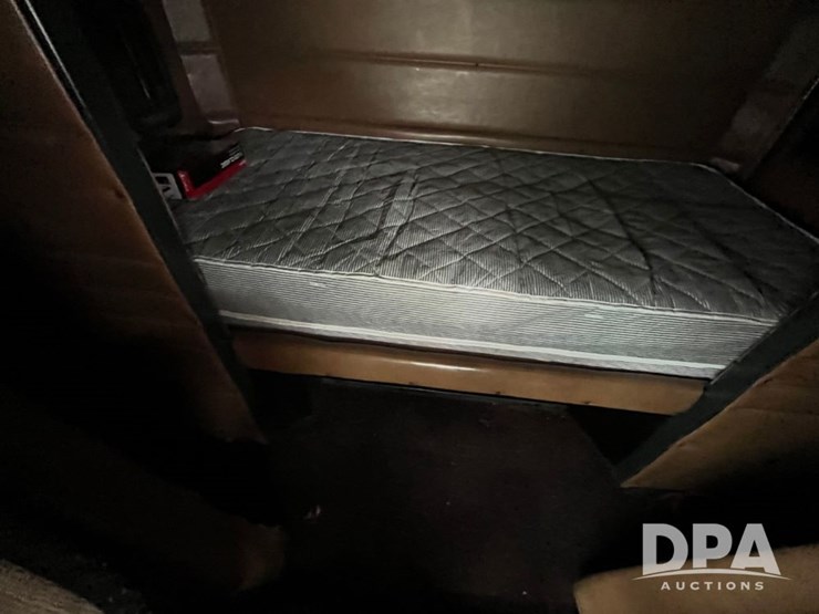 1999-peterbilt-379-image-59