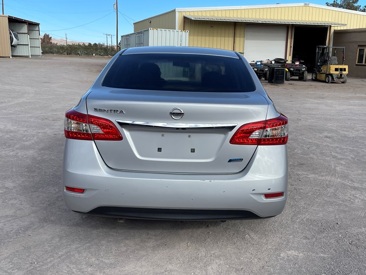 #4-•-2013-nissan-sentra-(has-nm-title)-image-6