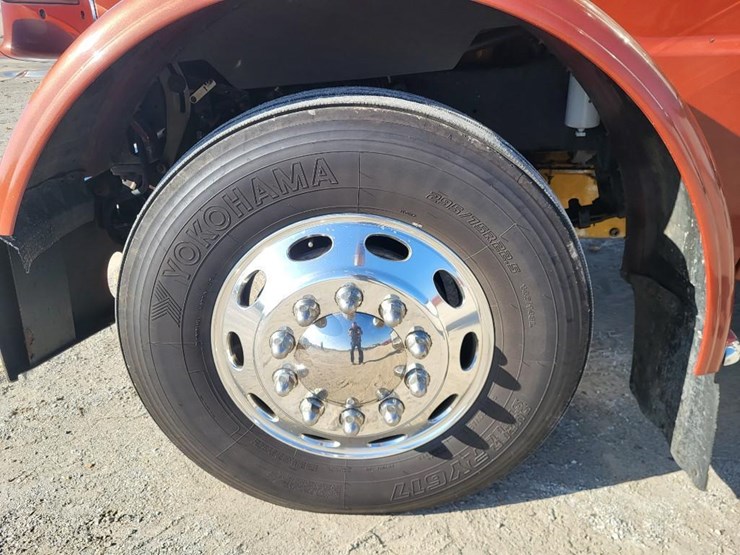 peterbilt-389-image-13