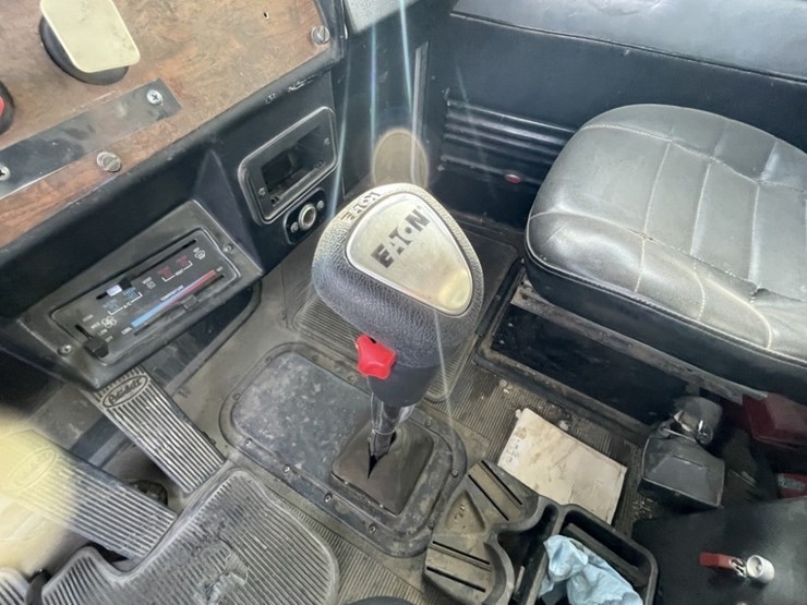 1988-peterbilt-379-image-28