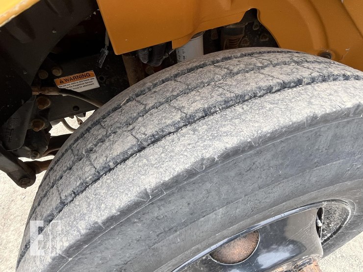 2015-thomas-saf-t-liner-c2-image-12