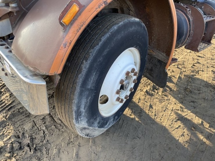 peterbilt-358-image-9