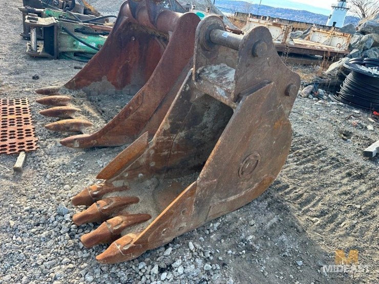 ex200-trenching-bucket-image-1