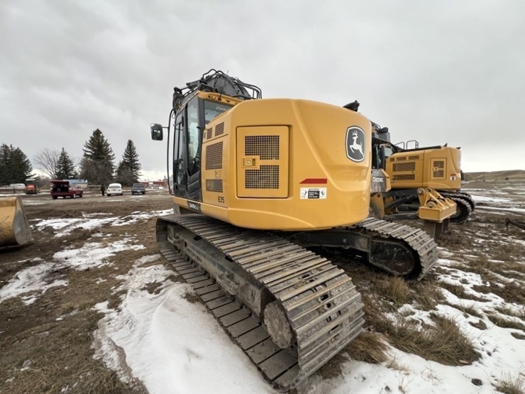 deere-245g-lc-image-3