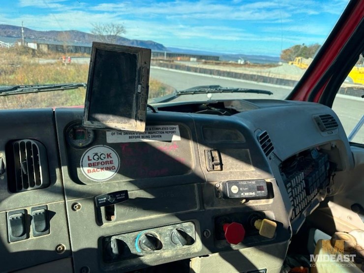 2000-sterling-lt8500-image-28