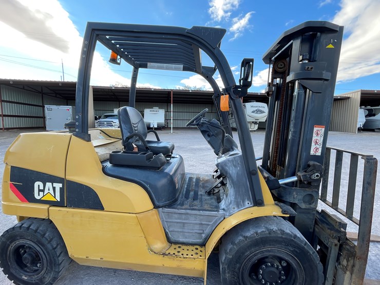 #15-•-2015-cat-forklift-image-40