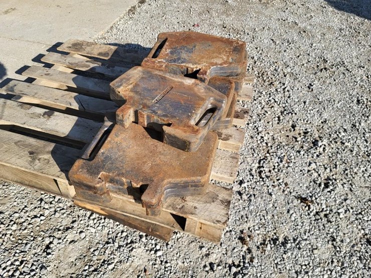 (8)-white-front-suitcase-weights-off-of-2-105-tractor-image-5