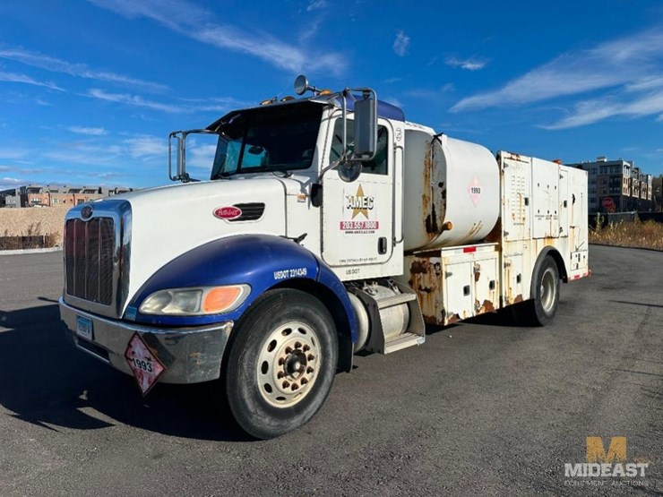 2004-peterbilt-pb335-fuel/lube-truck-xx65317-image-1