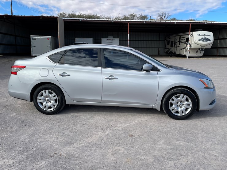 #4-•-2013-nissan-sentra-(has-nm-title)-image-4