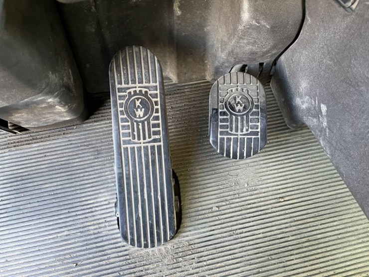 2010-kenworth-t800-image-43