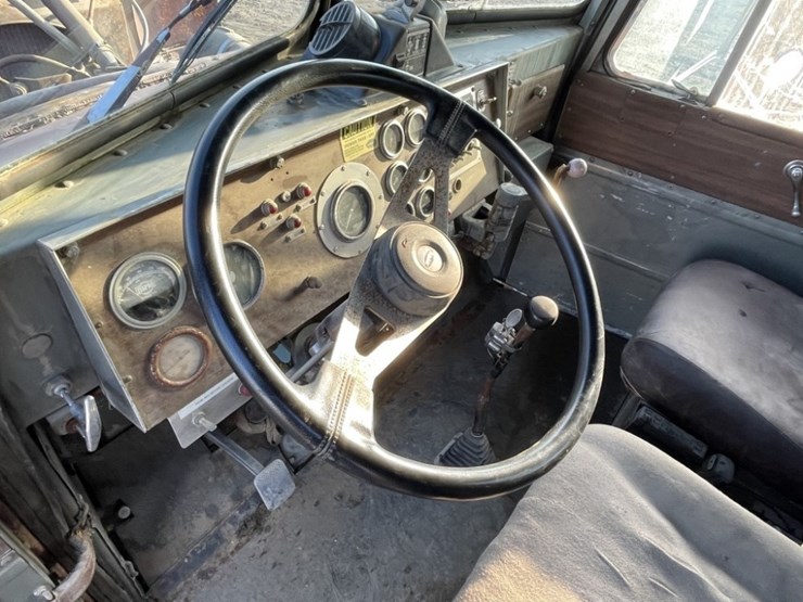 peterbilt-358-image-25