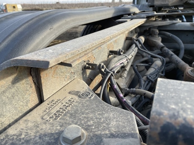 2010-kenworth-t800-image-19