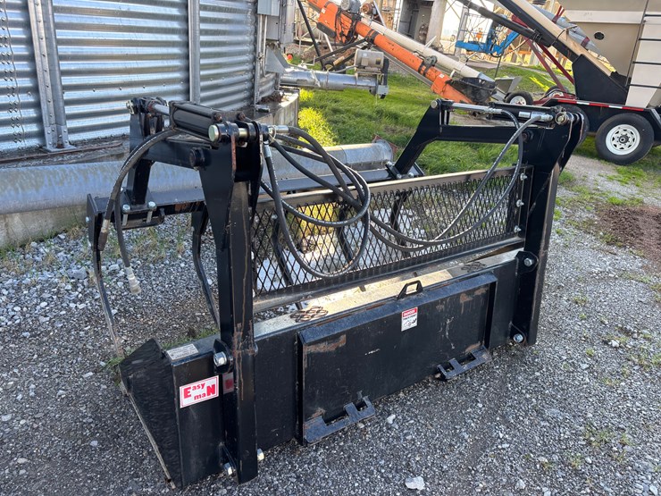 #1570-•-graple-bucket-image-1