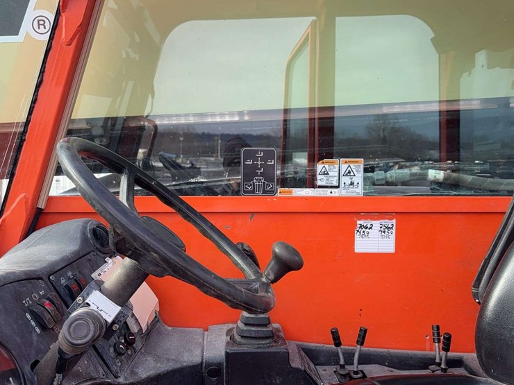 2015-jlg-g10-55a-image-37