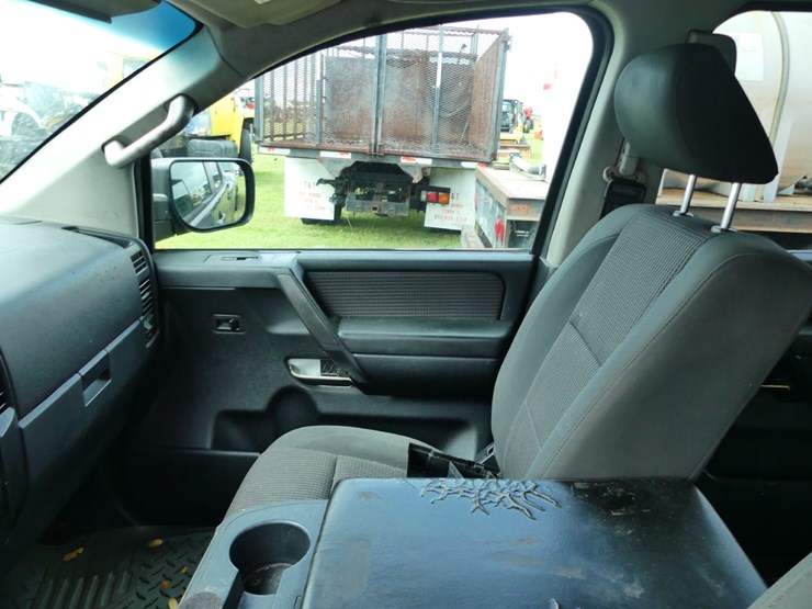 2013-nissan-titan-image-12