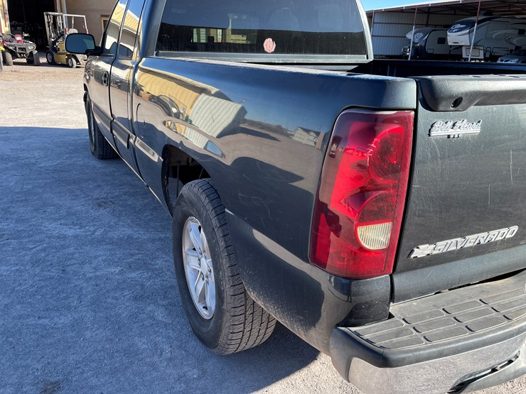 #5-•-2003-chevy-silverado-truck-(has-az-title)-image-44