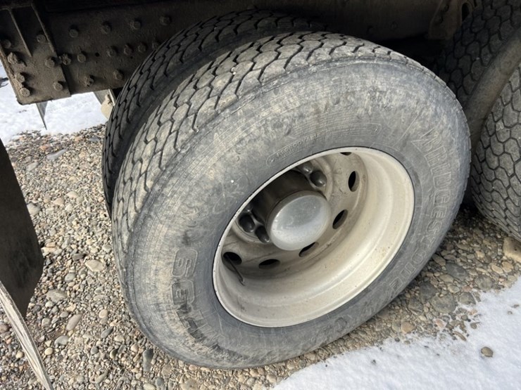 1998-peterbilt-379-image-25