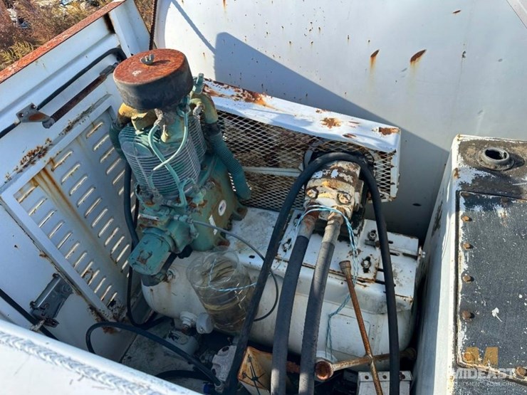 2004-peterbilt-pb335-fuel/lube-truck-xx65317-image-18