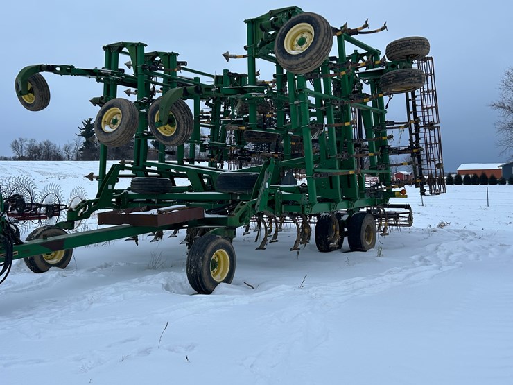 john-deere-2210-image-1