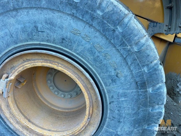 2012-deere-724k-image-15