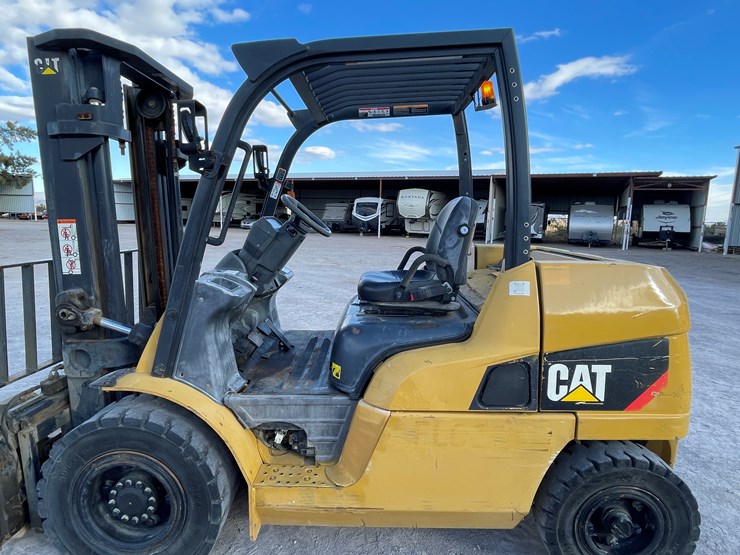 #15-•-2015-cat-forklift-image-17