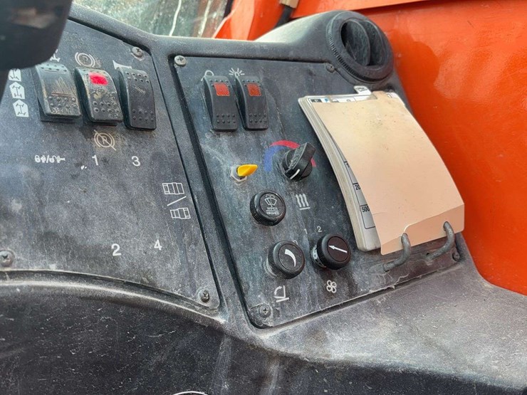 2015-jlg-g10-55a-image-39