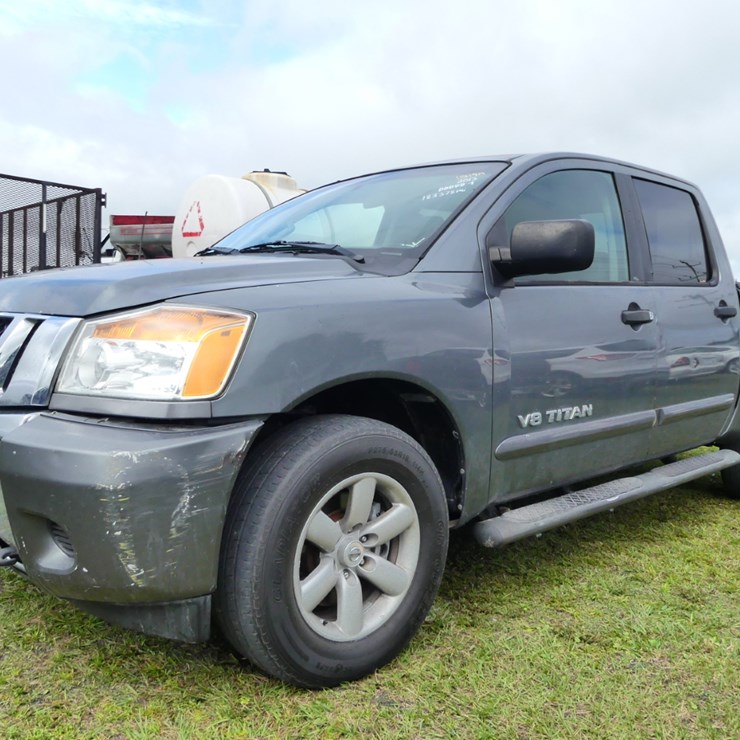 2013 NISSAN TITAN