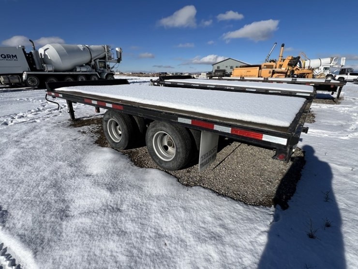 titan-trailer-image-3