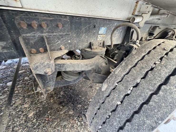 2020-peterbilt-389-image-12