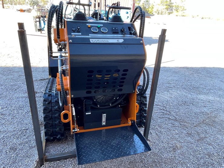 #225-•-mini-skid-steer-loader-image-16