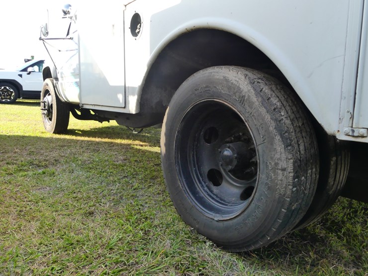 1999-gmc-3500-image-6