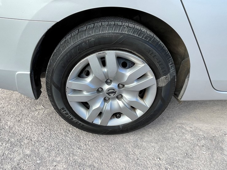 #4-•-2013-nissan-sentra-(has-nm-title)-image-15