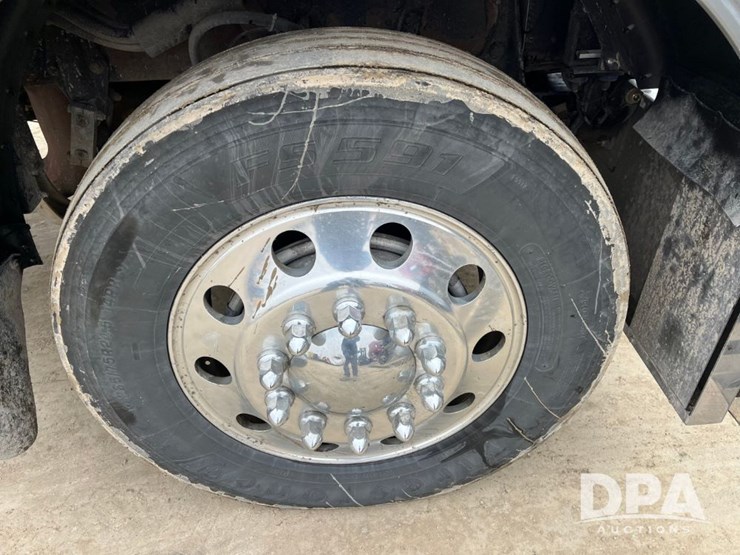 1999-peterbilt-379-image-22