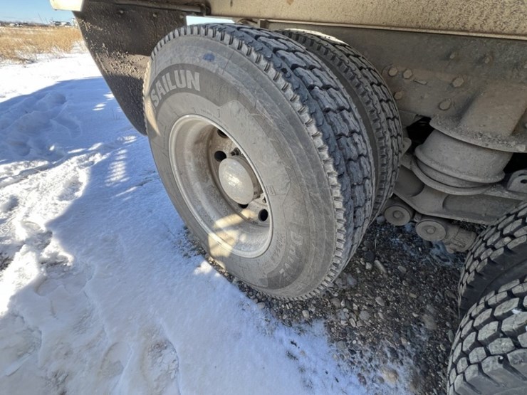 2020-peterbilt-389-image-21