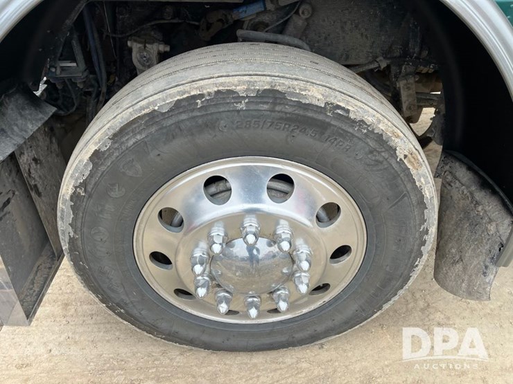 1999-peterbilt-379-image-15