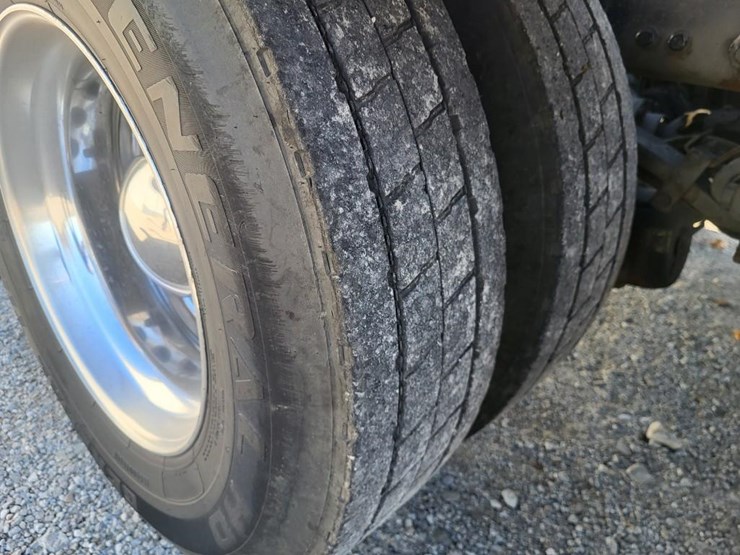 peterbilt-389-image-35