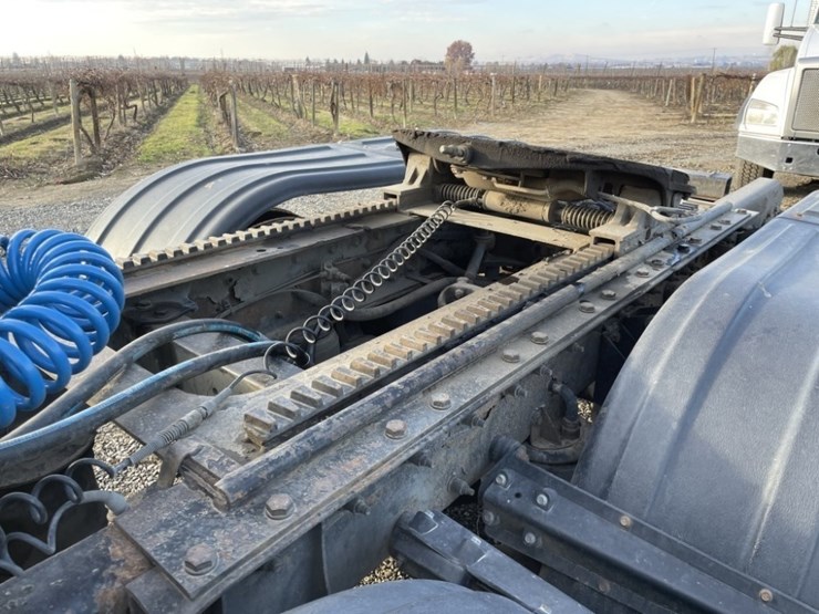 2010-kenworth-t800-image-22