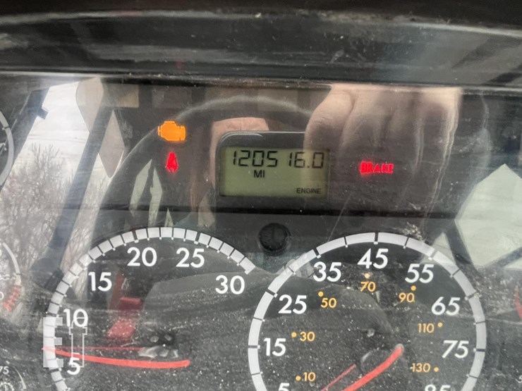 2015-thomas-saf-t-liner-c2-image-22