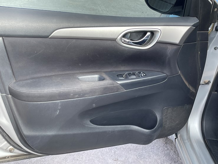 #4-•-2013-nissan-sentra-(has-nm-title)-image-48