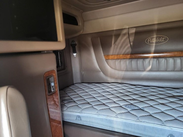 peterbilt-389-image-69